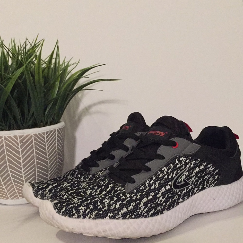 ⚡️⚡️ Stylish Athletic Sneakers